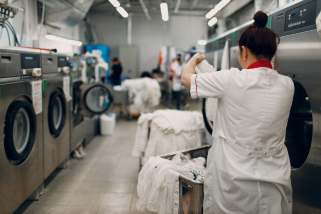 Tips for industrial laundry facilities managing varying garments